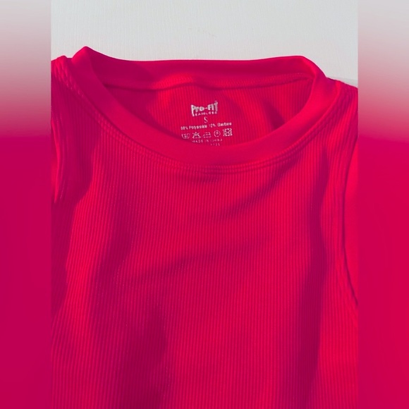 Pro Fit Seamless Ribbed Top - Size Small - Picture 3 of 4